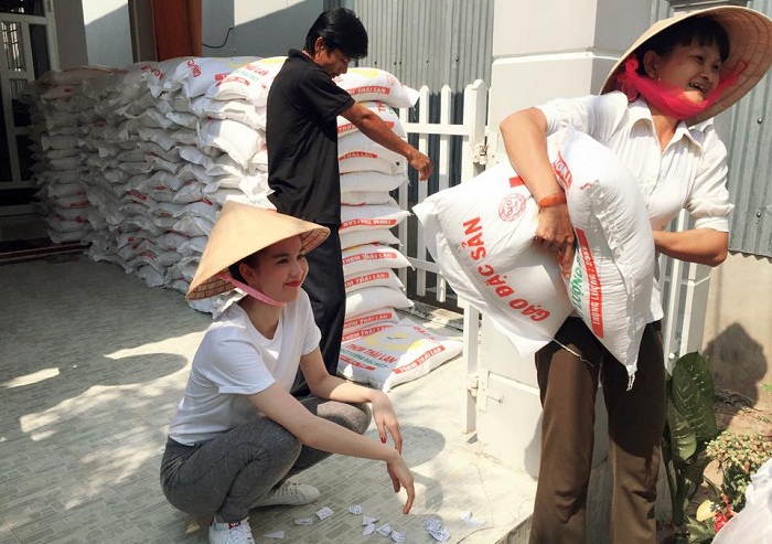 gạo làm từ thiện
