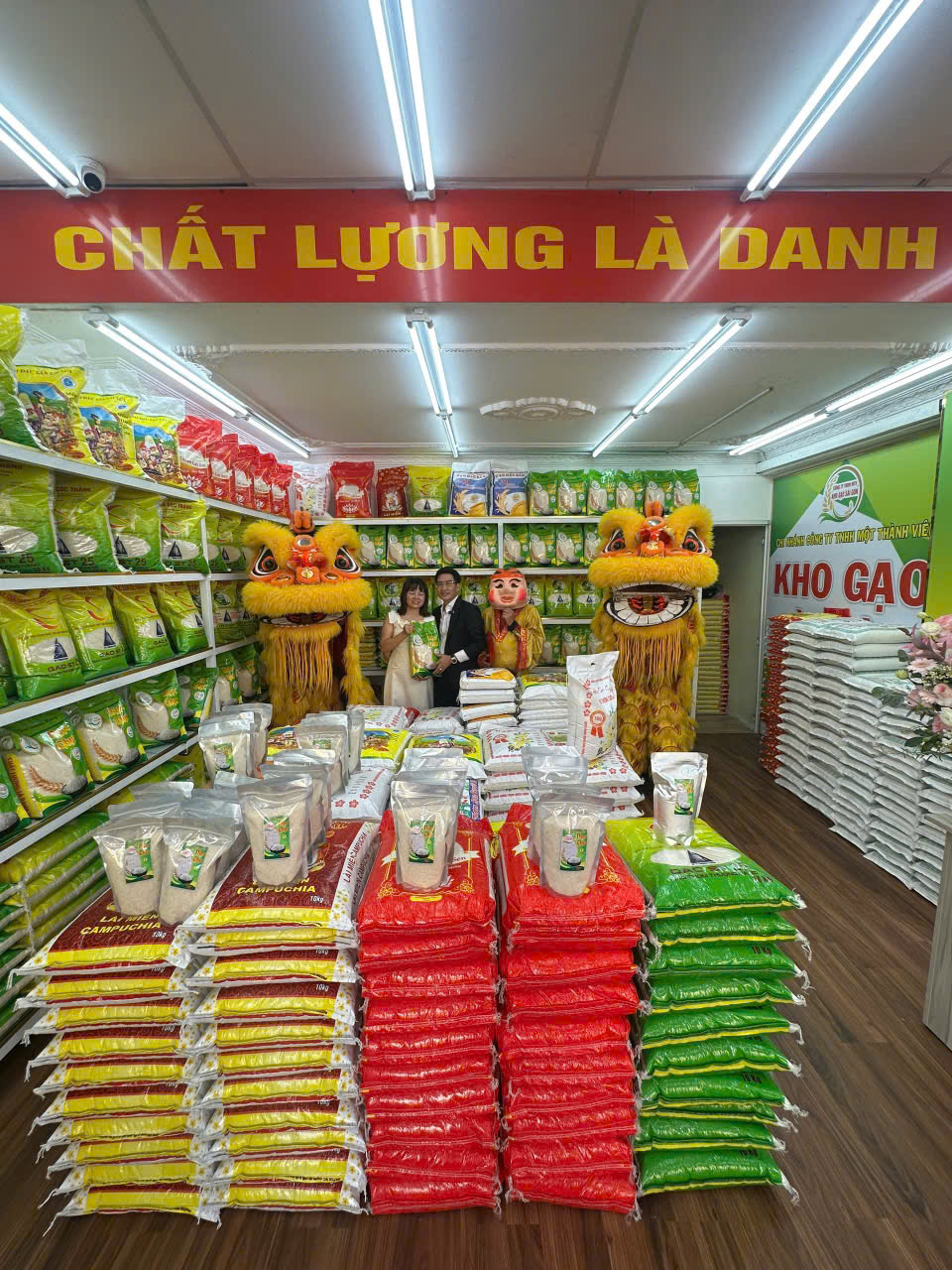 Không gian trưng bày sản phẩm của cửa hàng