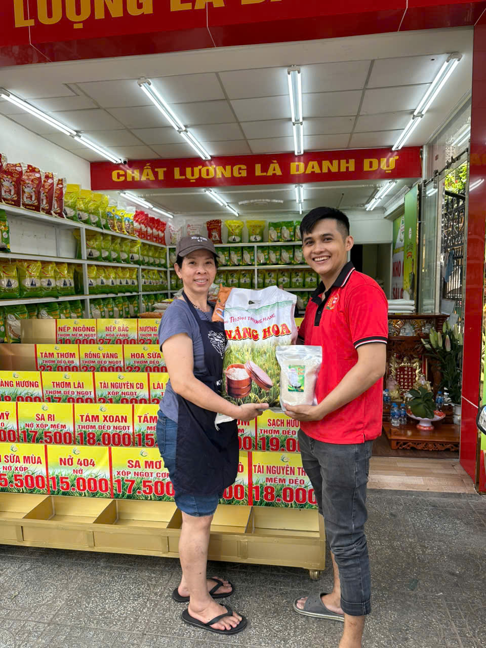 Khách hàng tham quan mua sắm tại chi nhánh Kho gạo Sài Gòn ở quận 10, TPHCM